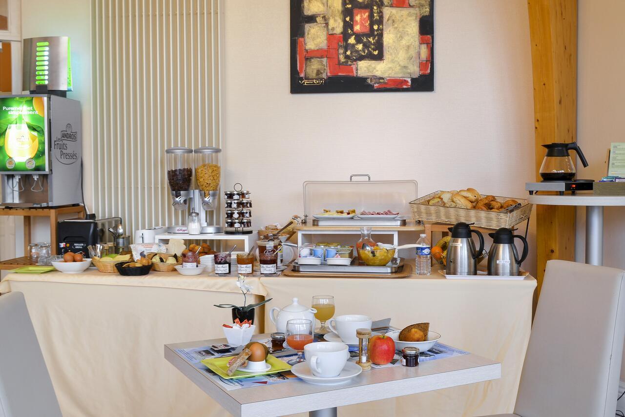 Logis Hotel Val De Vienne Le Vigeant المظهر الخارجي الصورة