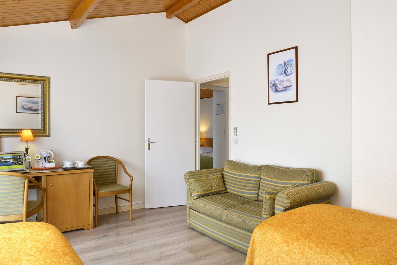 Logis Hotel Val De Vienne Le Vigeant المظهر الخارجي الصورة