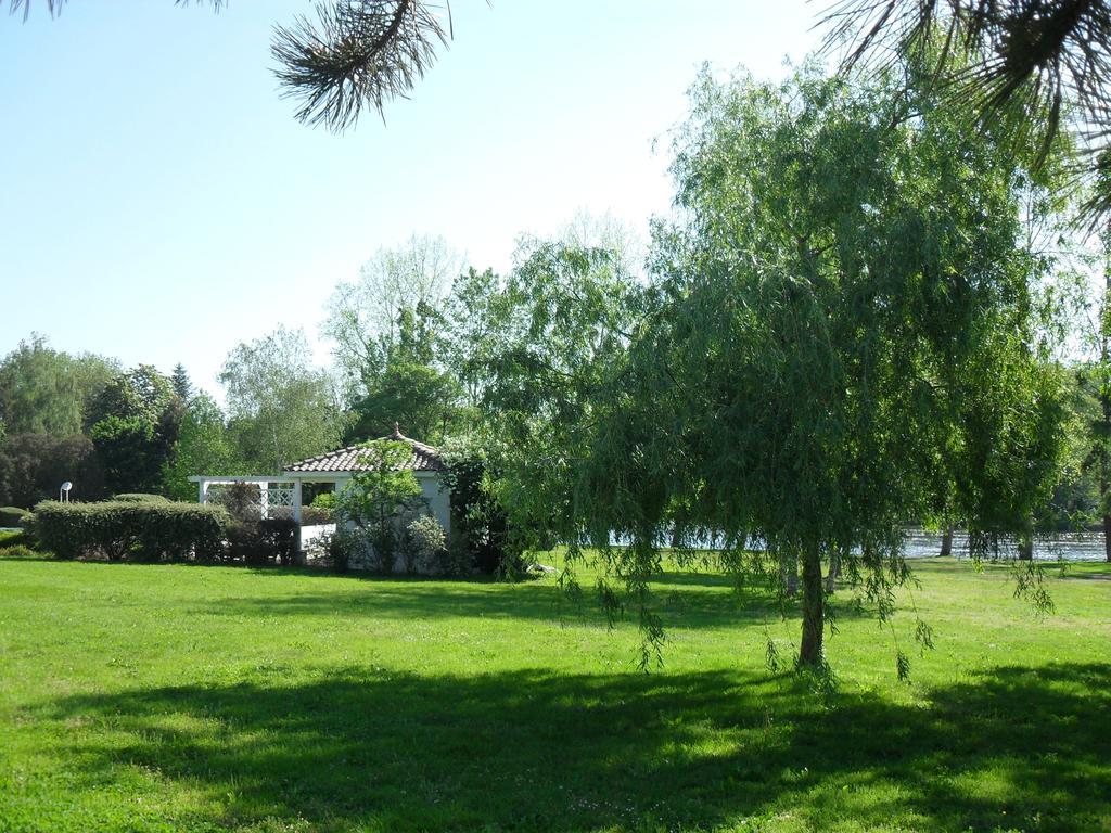 Logis Hotel Val De Vienne Le Vigeant المظهر الخارجي الصورة
