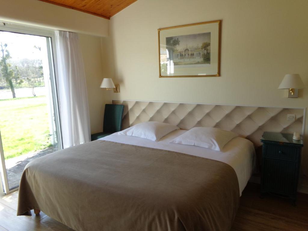 Logis Hotel Val De Vienne Le Vigeant الغرفة الصورة